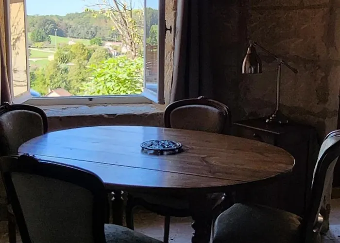 招待所 Airbnb: Vieilles Pierres Et Riviere En Perigord Couze-et-Saint-Front